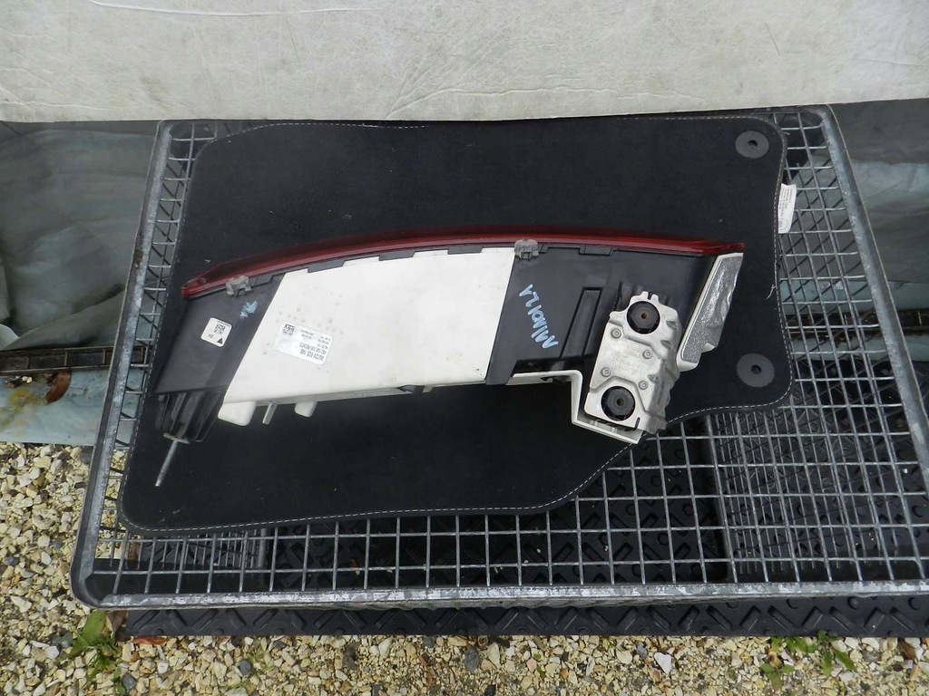 фото №14, Audi r8 4s0 15- лампа led задняя правая сторона