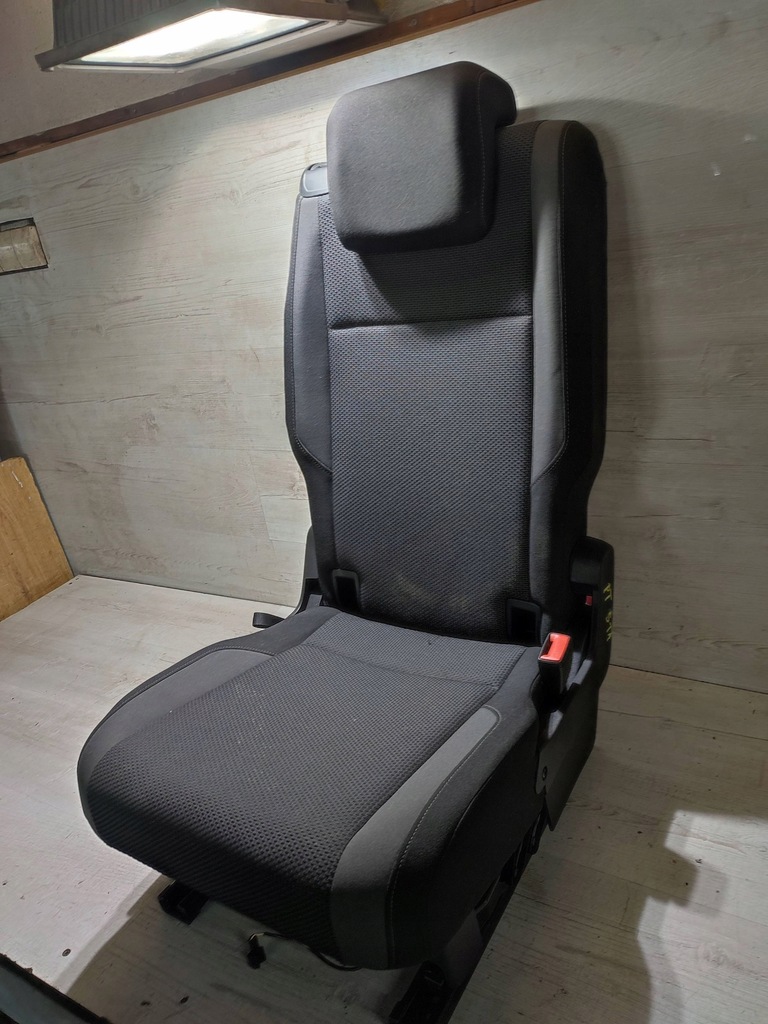 фото №9, Volkswagen touran iii 2020 задня сторона права сидіння заднє сидіння