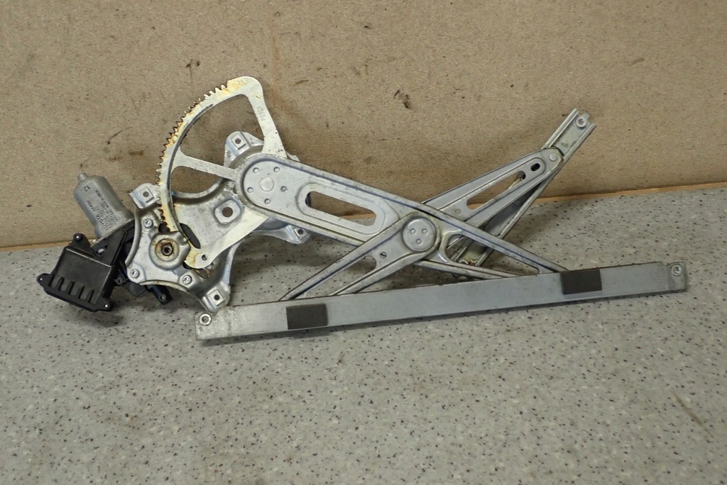 фото №3, Toyota auris 5d 06-12 подъемник дверь передний левый