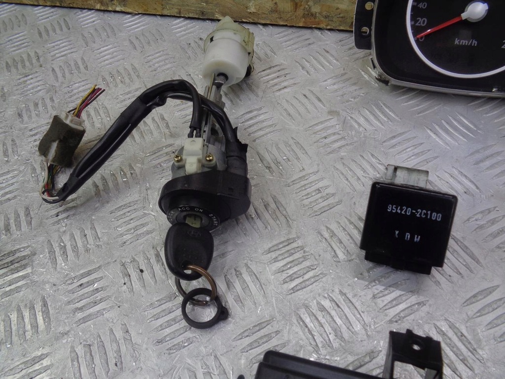 фото №10, Бортовой компьютер набор иммобилайзер запуск bcm hyundai coupe 2 ii 2001- 2.0 16v 39105-23370