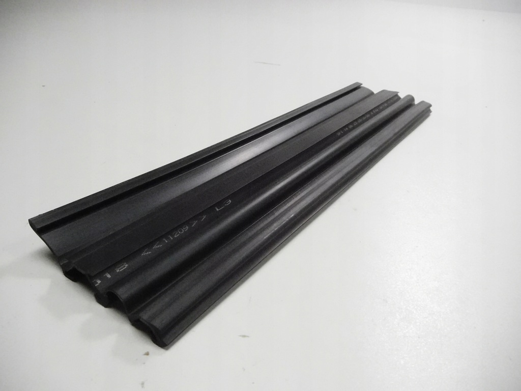 фото №8, Прокладка дверь renault scenic ii оригинальный номер 7700428994