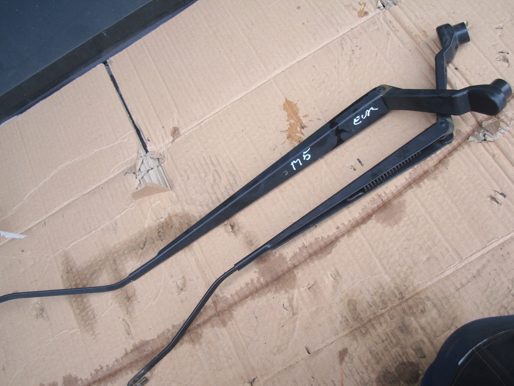 фото №1, Mazda 5 05-10 важелі двірник r+l europa kpl.