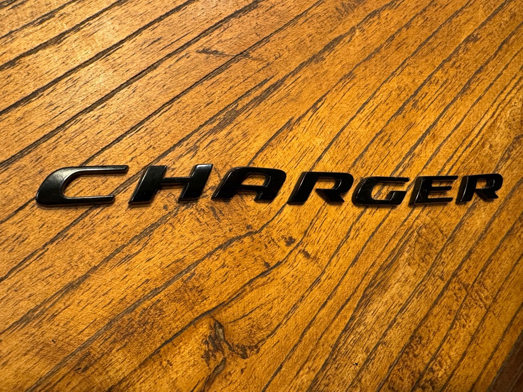 фото №1, Dodge charger багажник емблема 2020+