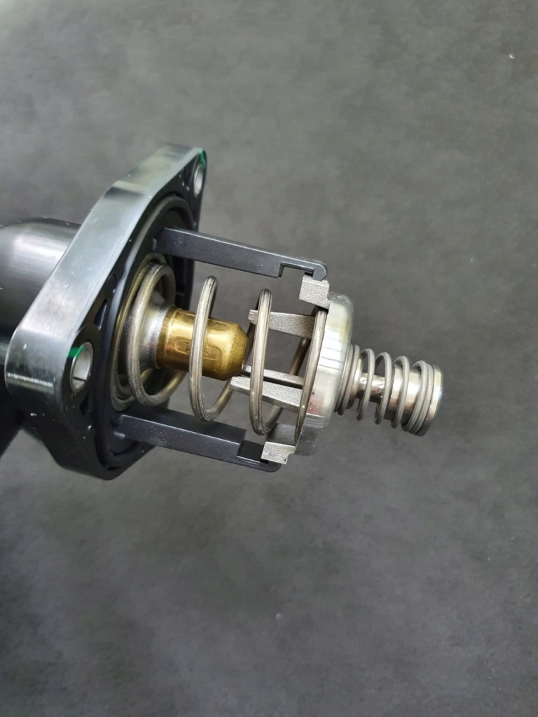 Купити 2016 cadillac cts-v термостат радіатор патрубок труба