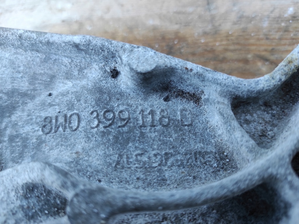 фото №8, Audi a4 s4 b9 подушка кронштейн коробки 8w0399118d