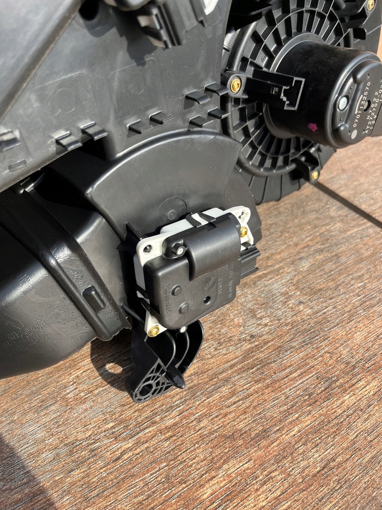 фото №5, Jeep commander 5-10r xk 3.0 отопитель задняя p5116936ad