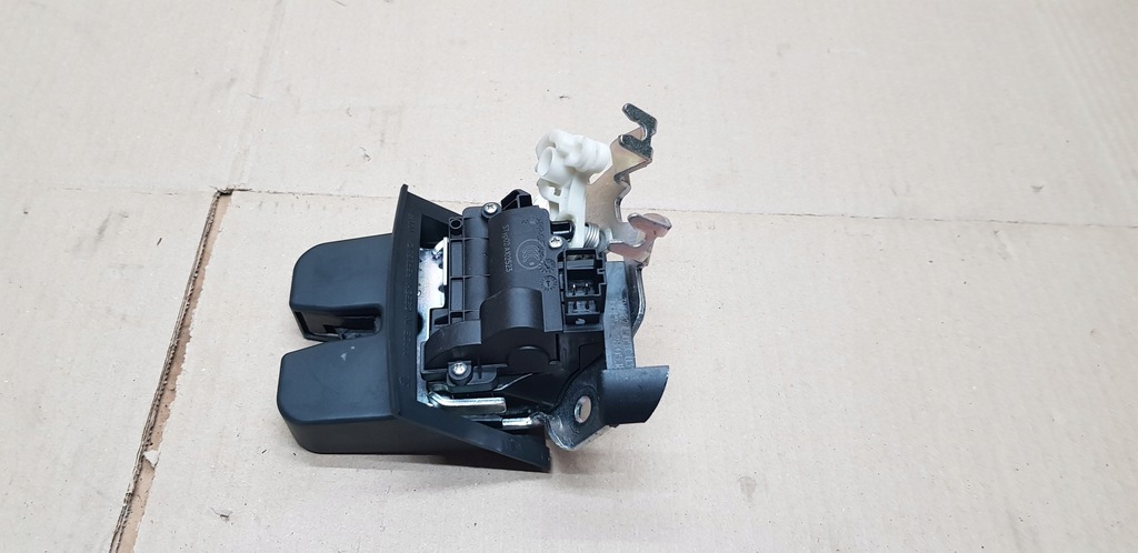 фото №4, Оригінальний замок кришки skoda scala rapid 3v0827505c