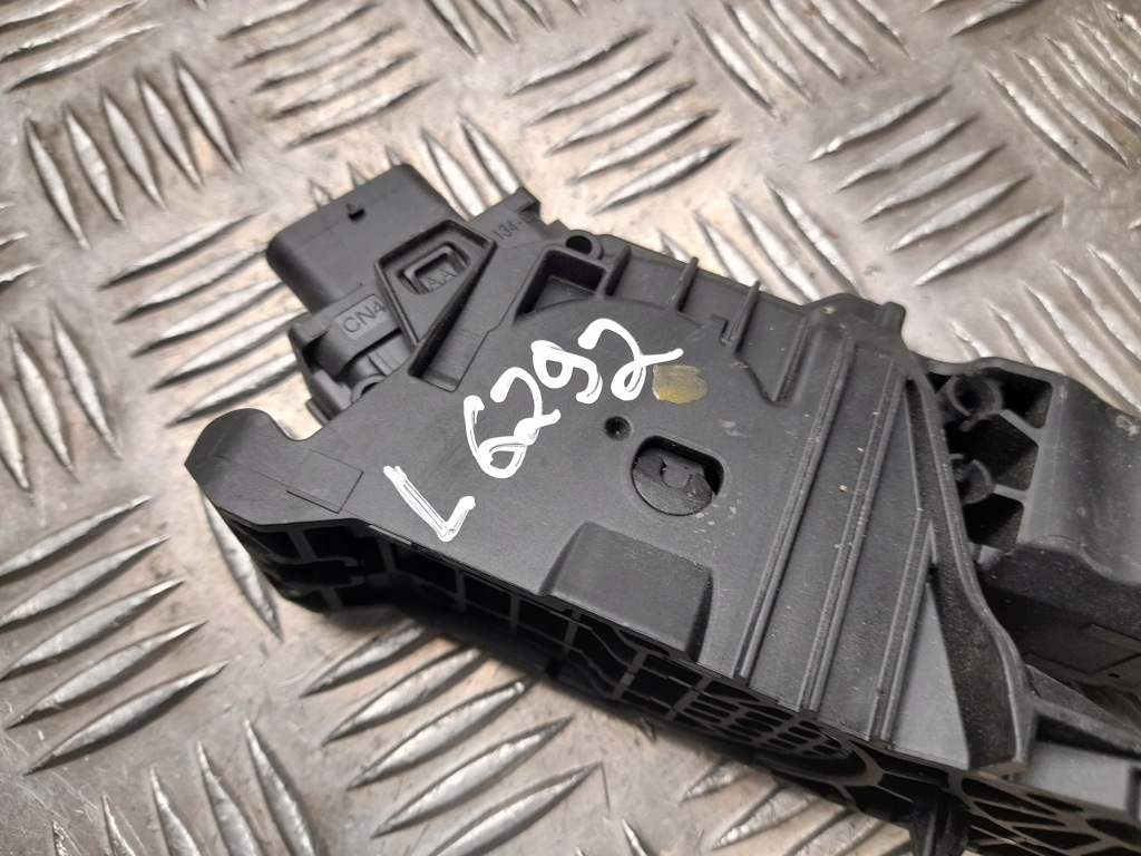 Купить Педаль газа tesla model y 2022 762321156967