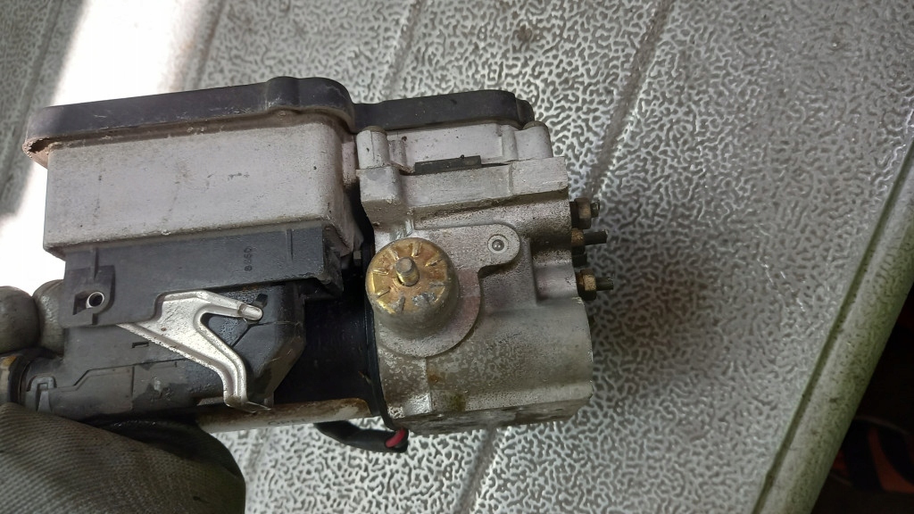 Насос abs opel vectra b 1.6b 98r sedan 13039901 в Україні