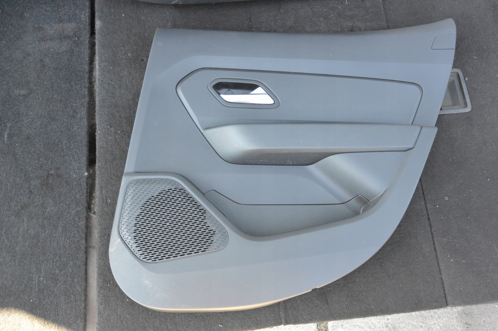 фото №9, Dacia duster ii 17- обшивки оббивка двері ліва права перед задня kpl