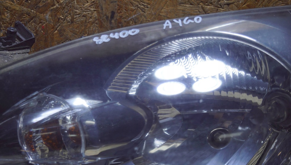 фото №9, Toyota aygo лампа левый перед uk s2400