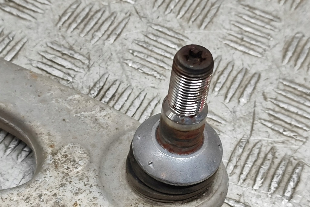 фото №6, Bmw i3 i01 передній лівий нижній важіль 6863739 125kw 2018 26869909