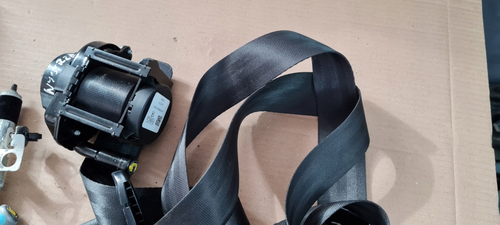 Mustang vi рестайлинг  gt ремень безопасности правый  перед натяжитель jr3b-r699d64-cg Недорого