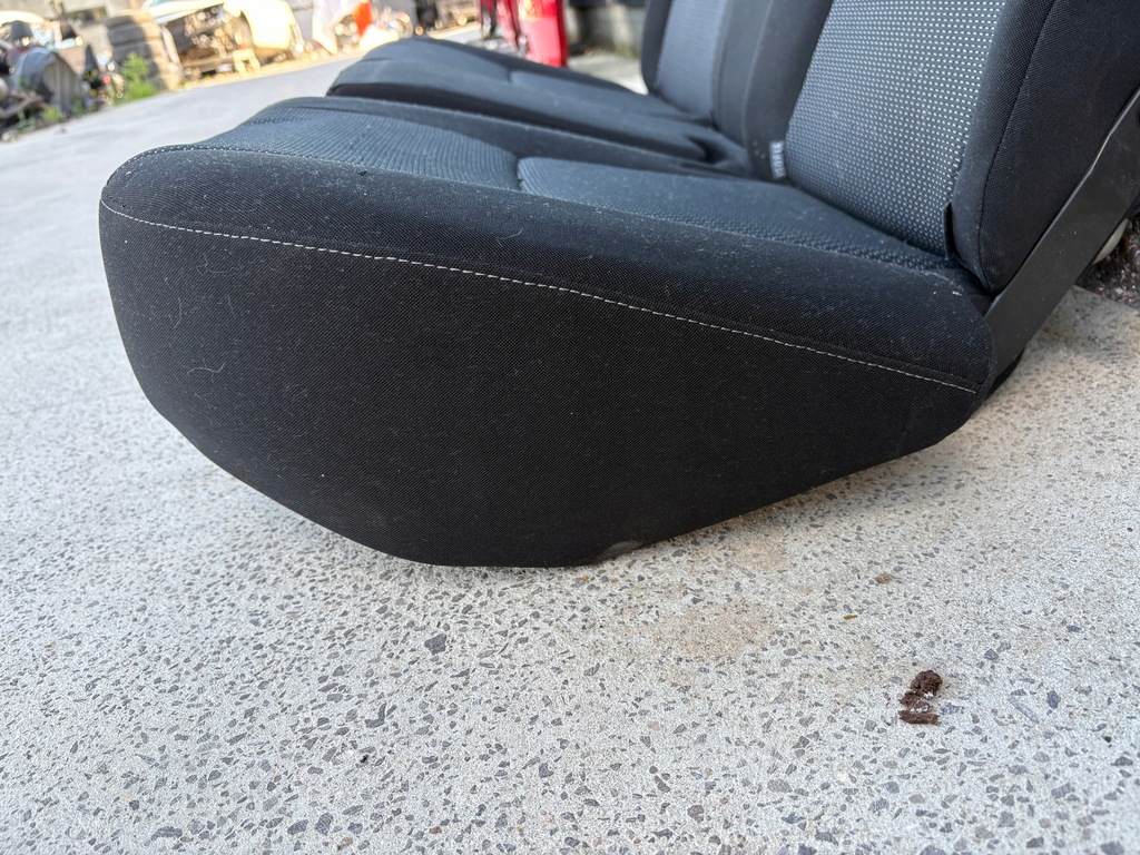 фото №14, Toyota auris i lift заднее сиденье задняя сиденья 09-12 5d europa