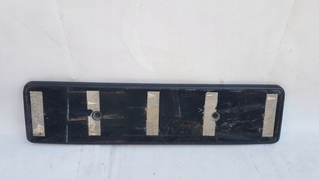 фото №1, Audi rs4 8k0807285ab накладка pod номерний знак na решітка радіатора