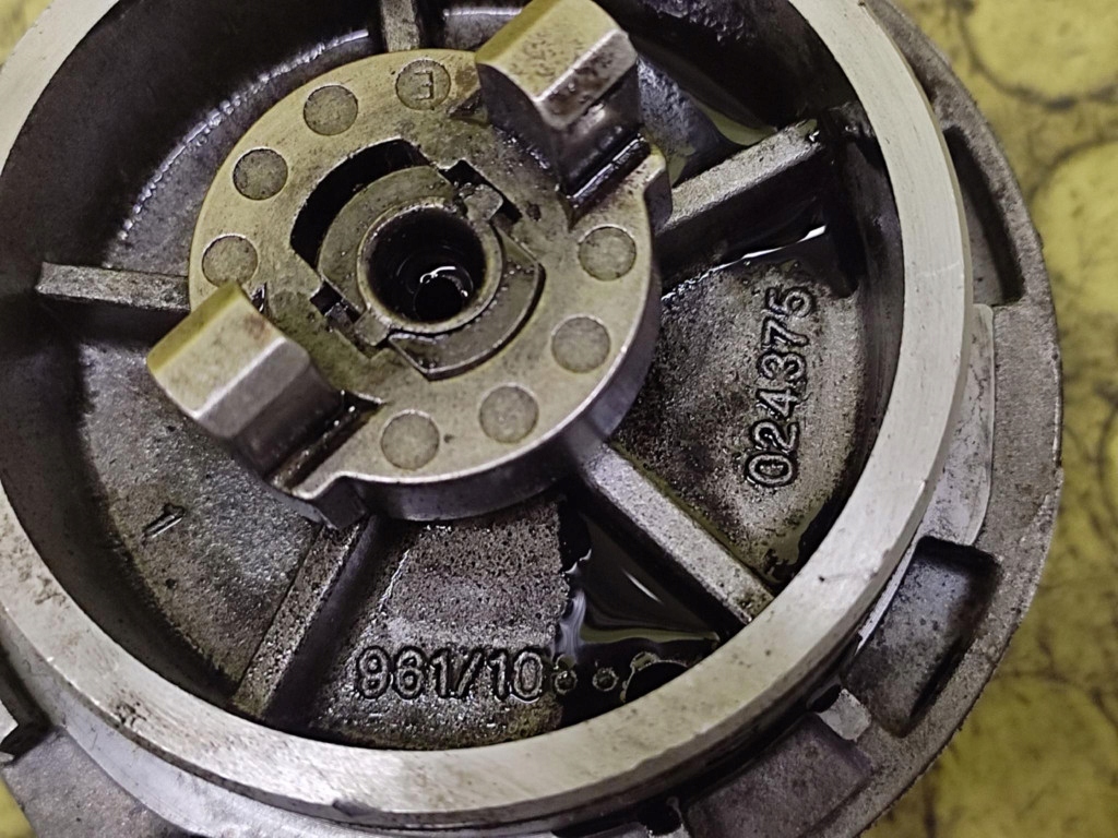 Bmw e46 2.0 d насос вакуум 2249939 в Украине