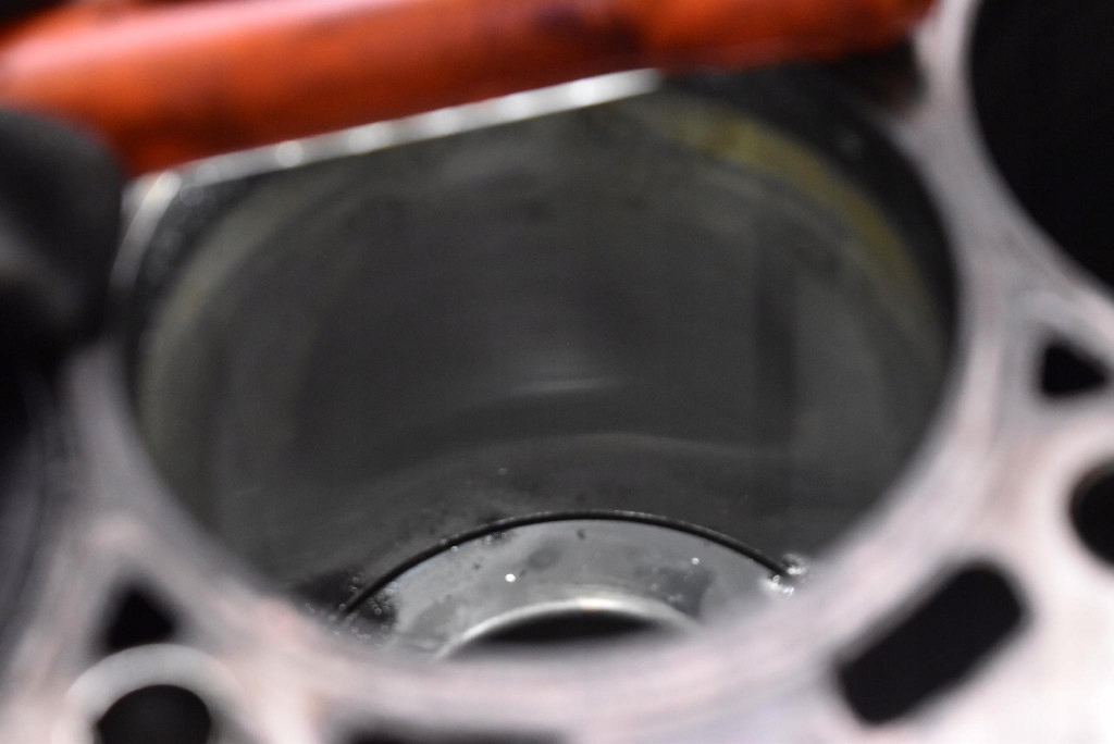 Блок низ  двигуна wał cfg vw passat b7 2.0 tdi 177 km 10-15 Зі Шроту