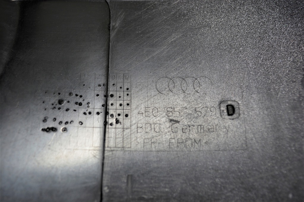 Audi a8 d3 4e0 накладка наконечник порог левый  задняя Недорого