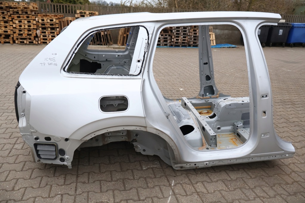 Купити Volvo xc90 2 четвертина крило права задні 711-16