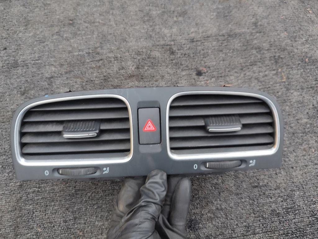 Купити Решітка обдув середня volkswagen golf vi 5k0815736d