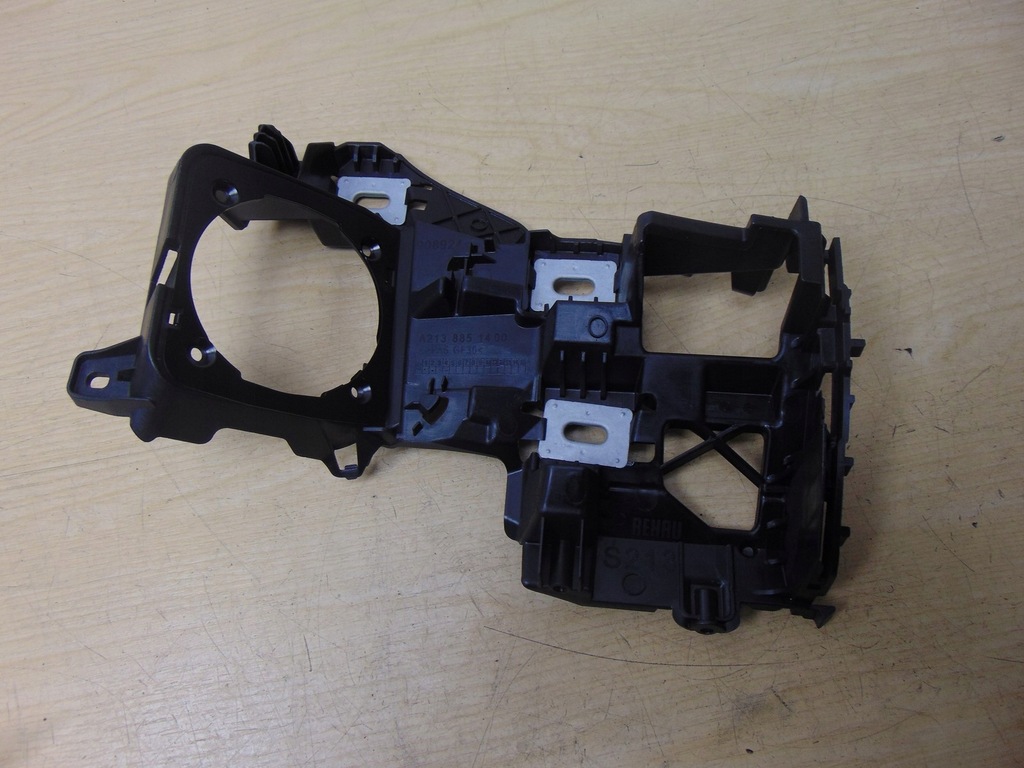 фото №1, Направляющая кронштейн противотуманной фары левая mercedes w213 новый