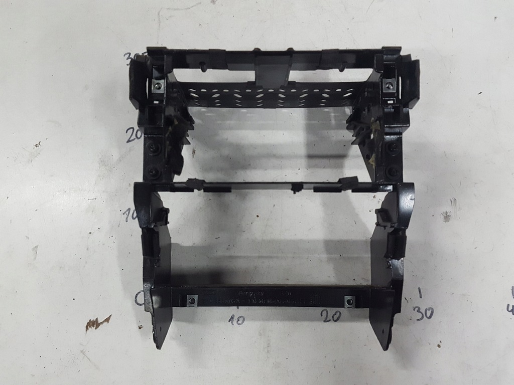 фото №1, Audi a4 b7 04-07r cabrio рамка радио 2 din