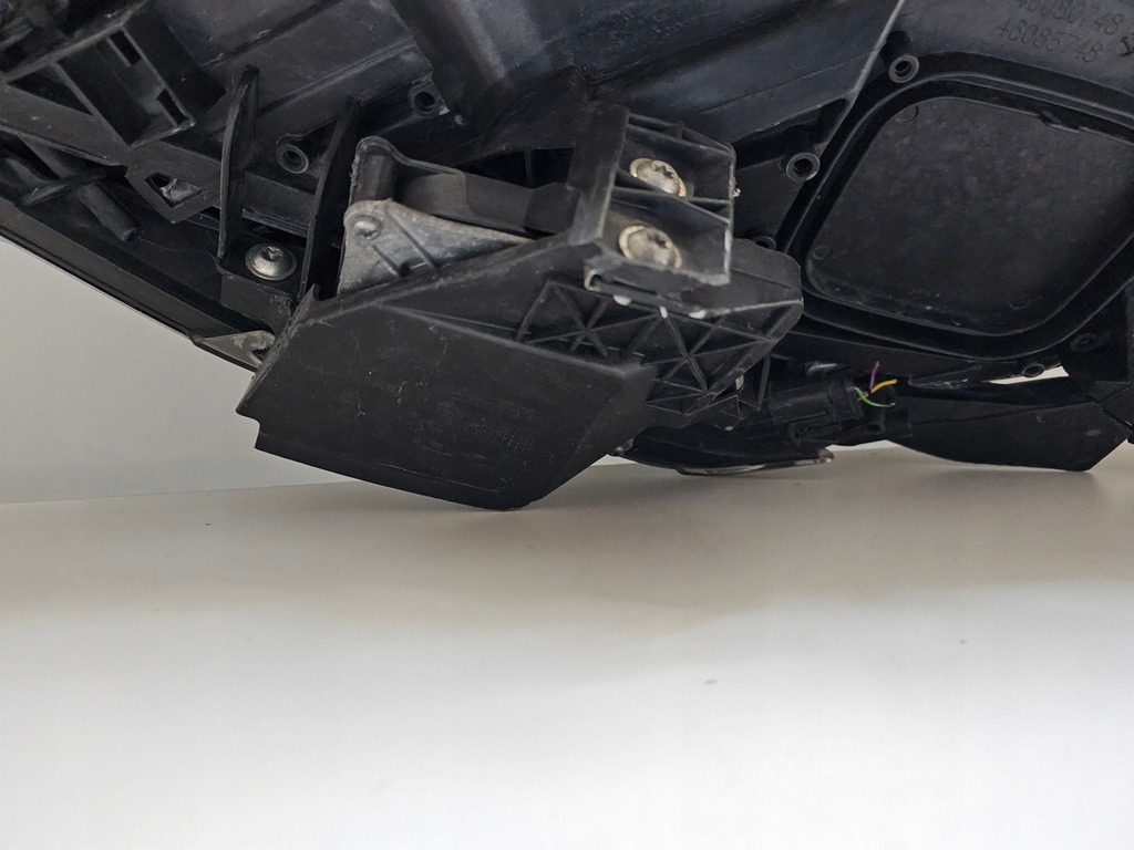 фото №14, Лампа правая передняя lancia delta led 00518763440