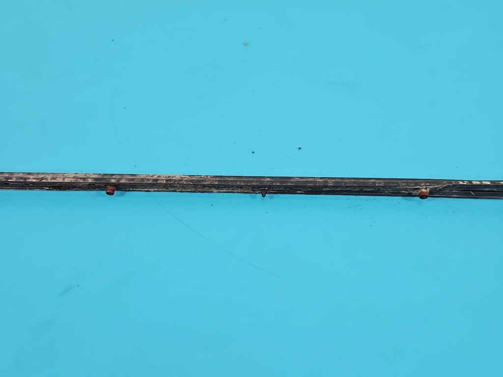 Молдинг крыла задний  левая mercedes 123 Цена