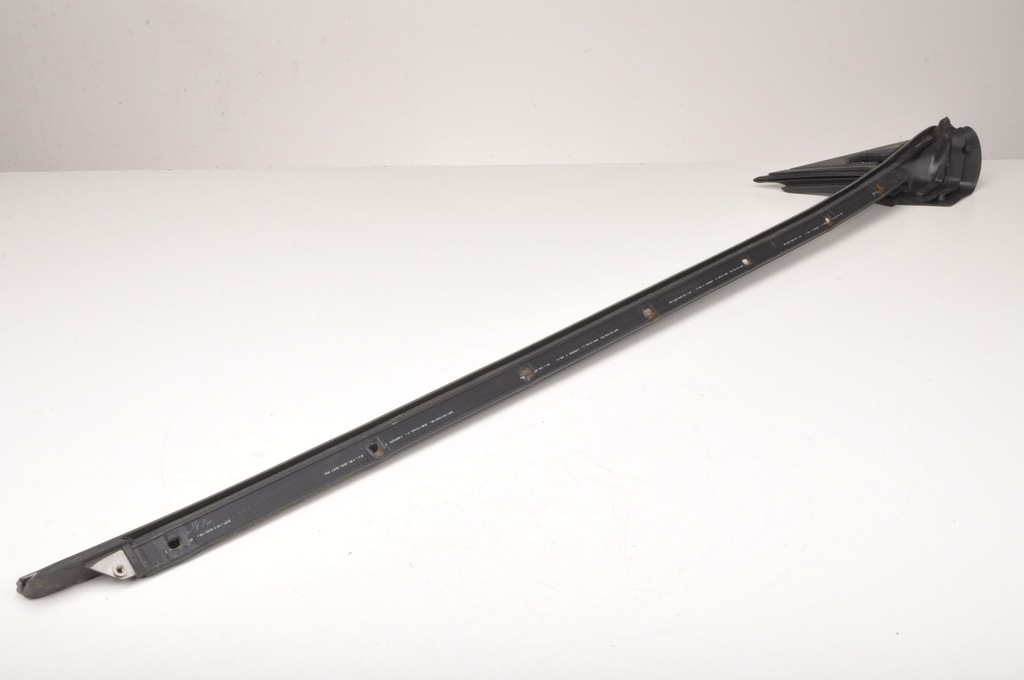 фото №1, California f149 молдинг стекло передняя правая