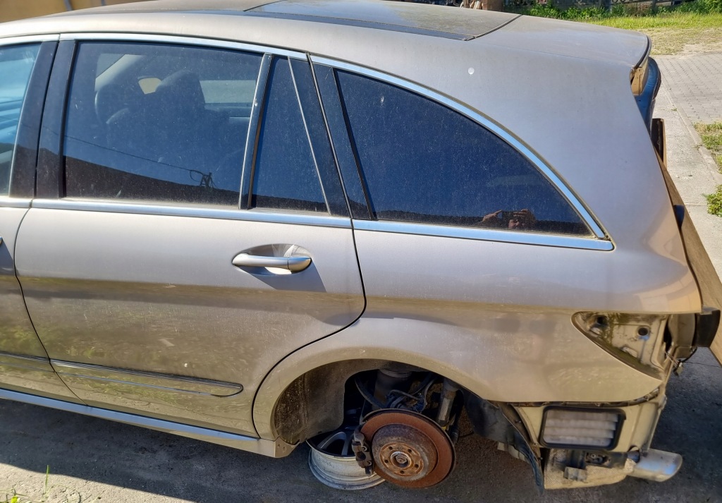 фото №1, Mercedes w251 r klasa чверть крила ліва задня