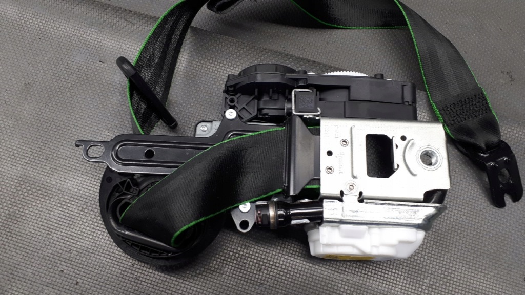 8y0857705h ремень безопасности левое  перед audi a3 2 Оригинал