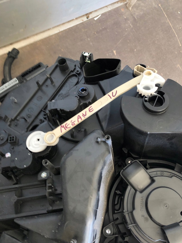 фото №8, Renault megane iv gt line отопитель