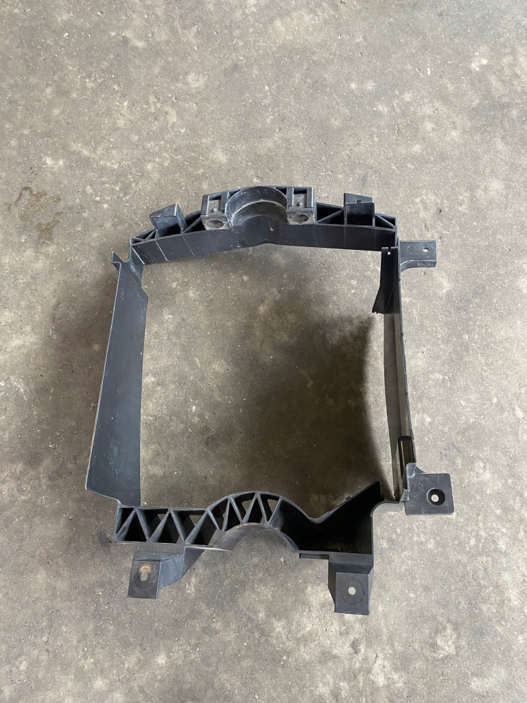 фото №2, Land rover discovery v кронштейн радиатора левая