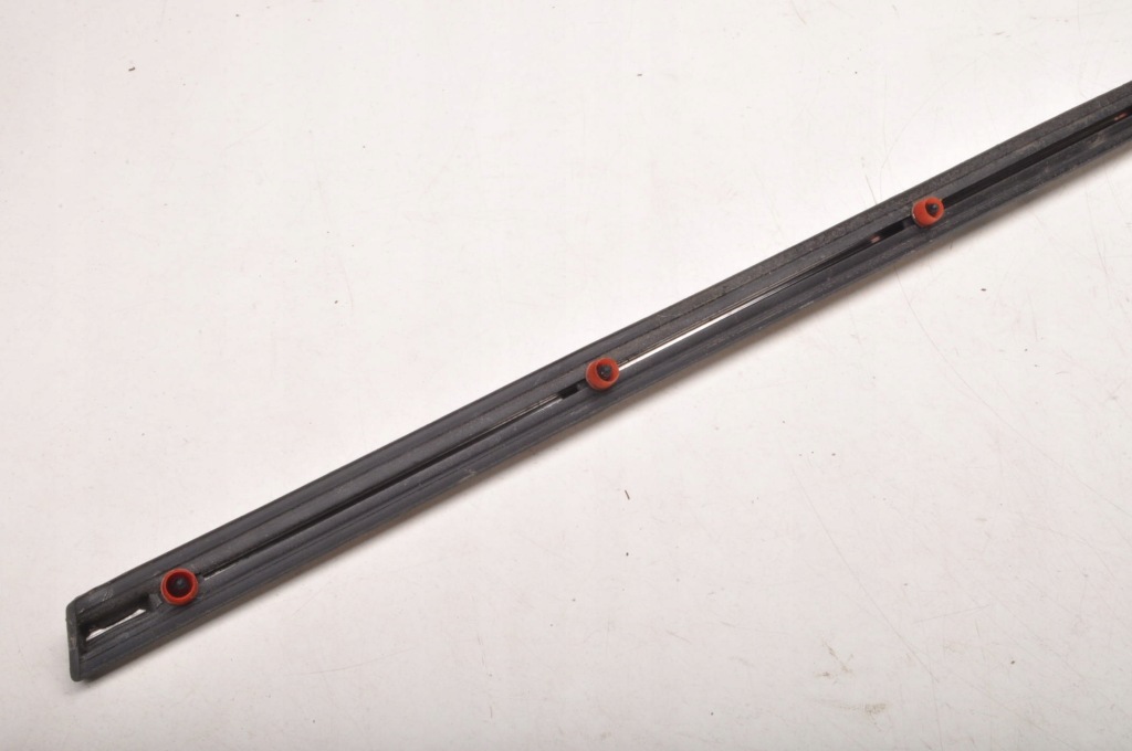 фото №8, Mercedes w123 230e молдинг двері правий задня задні 85r