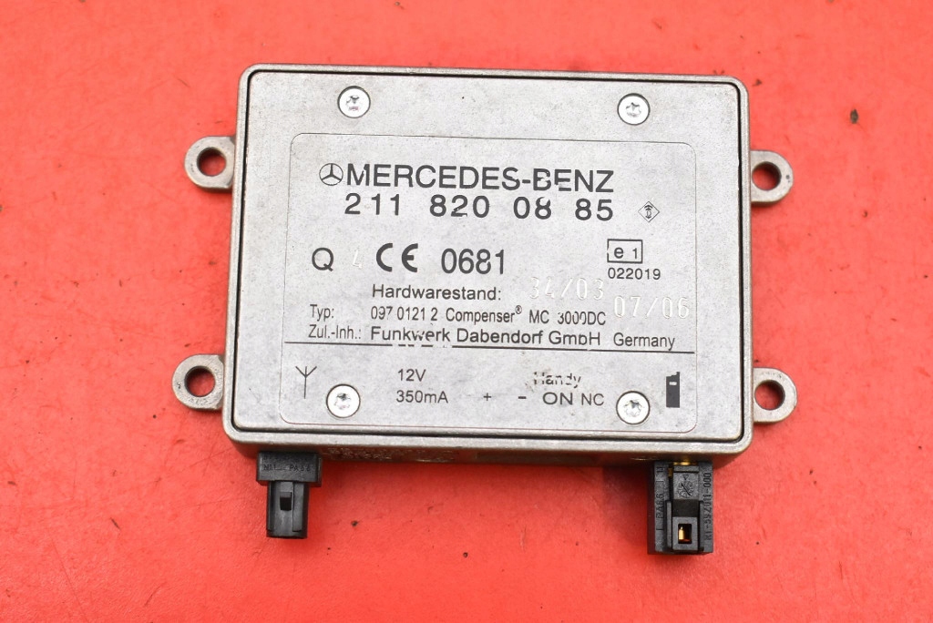 Купити Підсилювач антени 2118200885 mercedes ml w164 05-08