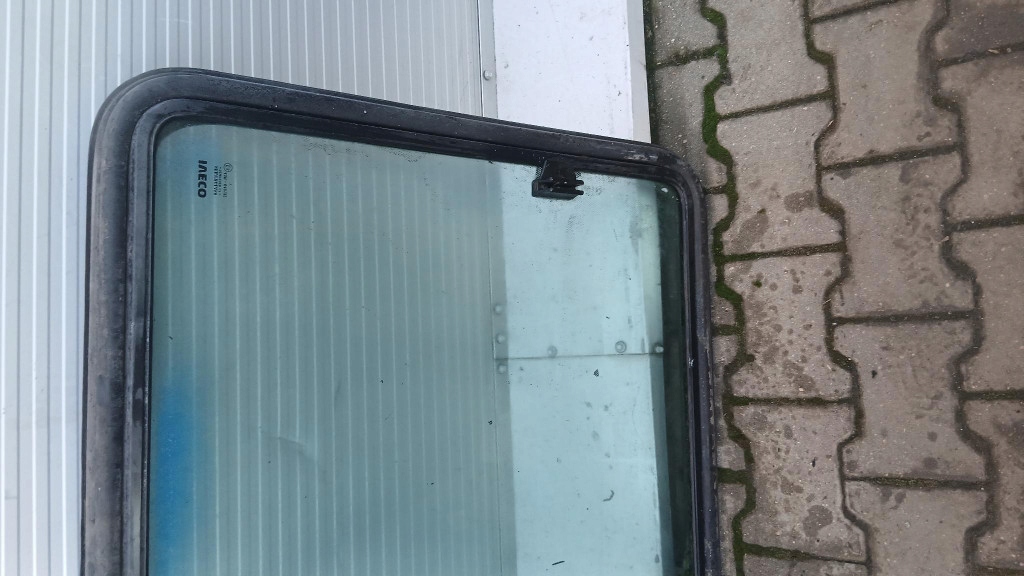 Стекло кузовная правый  iveco daily 2.3d 06r Оригинал