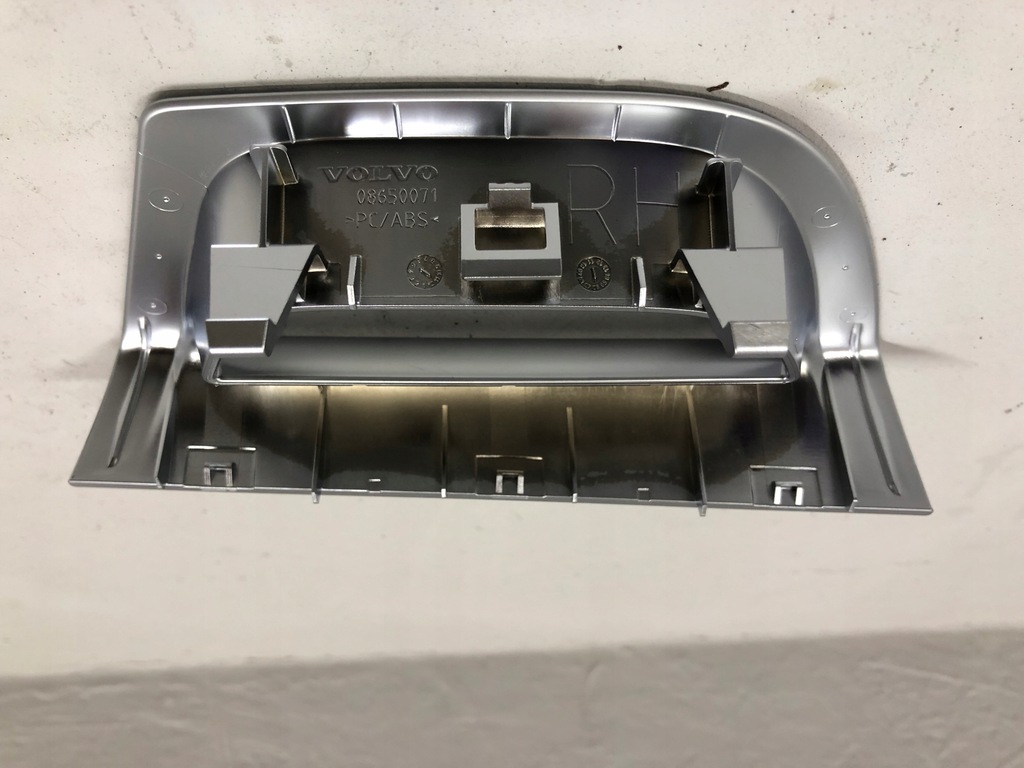 фото №8, Volvo xc90 кронштейн двері праве 02-15