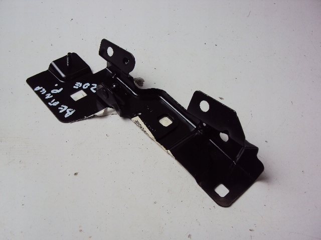 фото №3, Кронштейн крила правого renault zoe 2013-