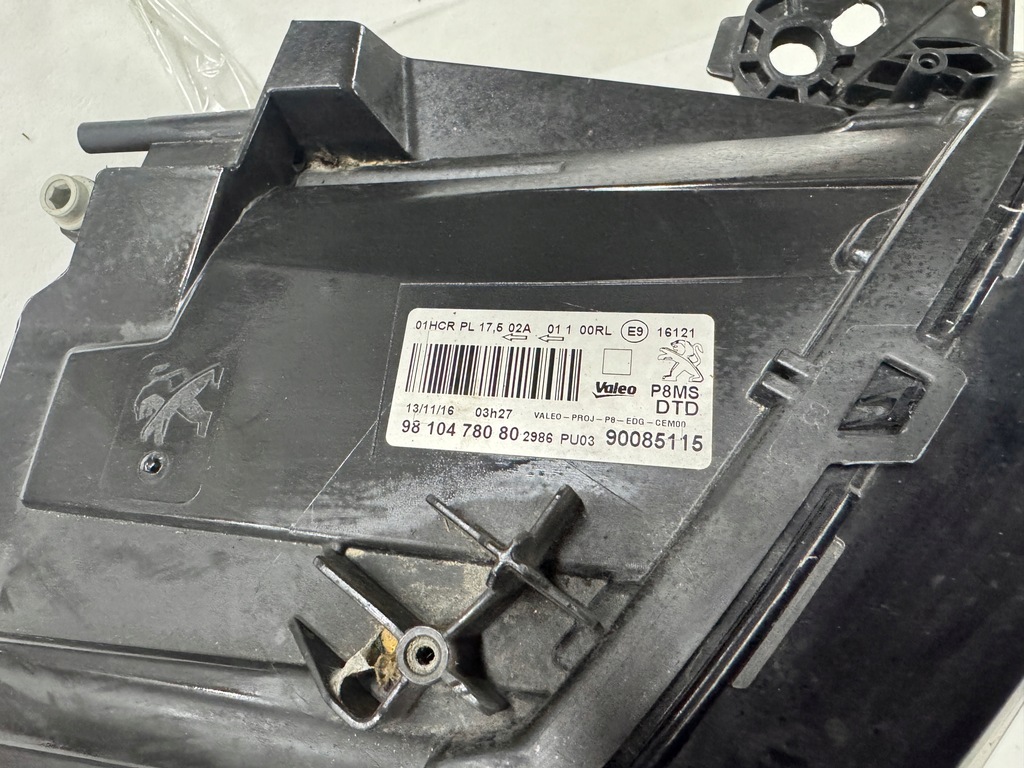 фото №10, Peugeot 3008 5008 звичайна лампа права 90085115 оригінал комплектна