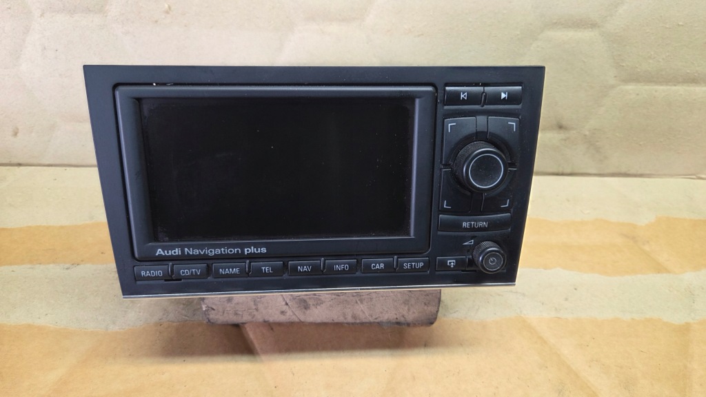 фото №1, Audi s4 b6 радио панель навигация 8h0035192