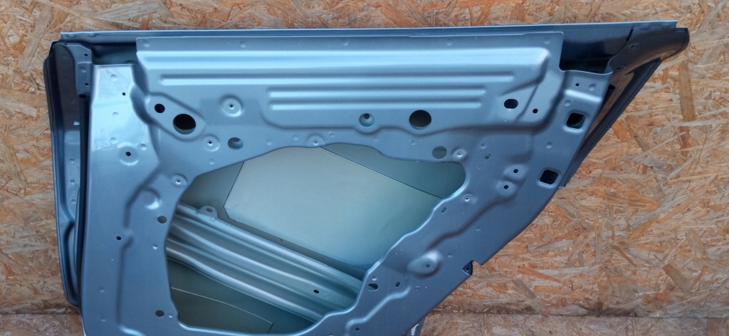 Tesla model y my 20- дверь правый  задняя правое  задняя 1493598-00-b в Украине