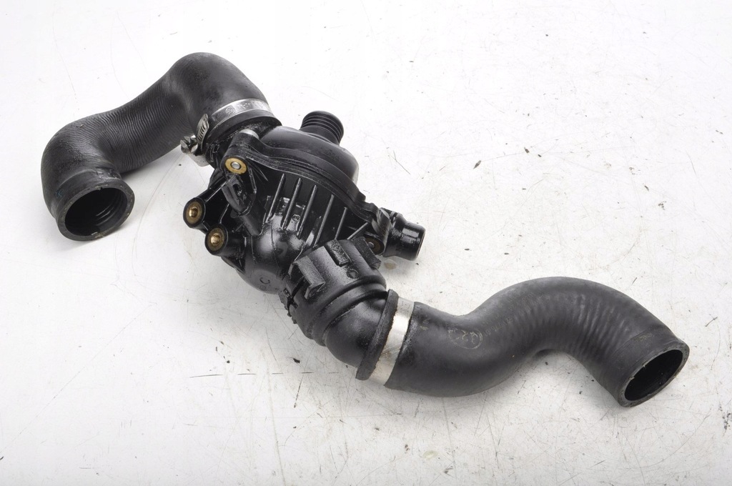 фото №1, Bmw e64 63.0 24v корпус термостата