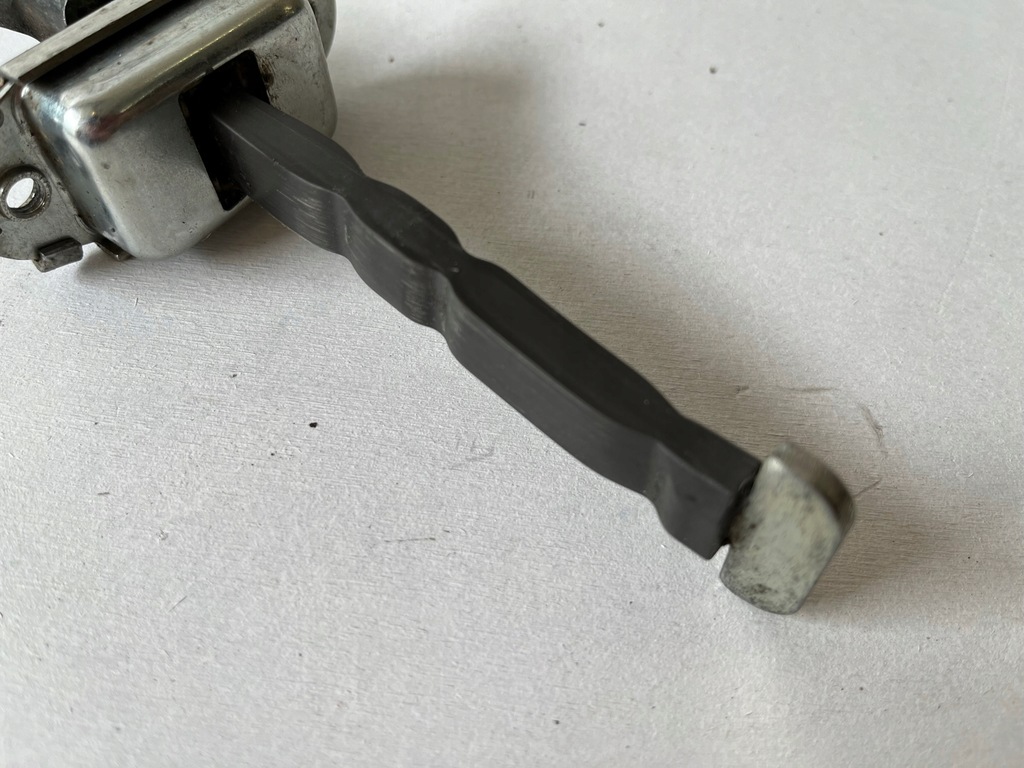 фото №6, Auris ii обмежувач двері перед лівий правий