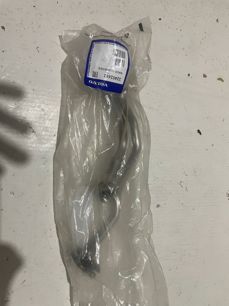 фото №1, Volvo шланг трубка насоса оливи volvo s90 xc60 xc90 32402482