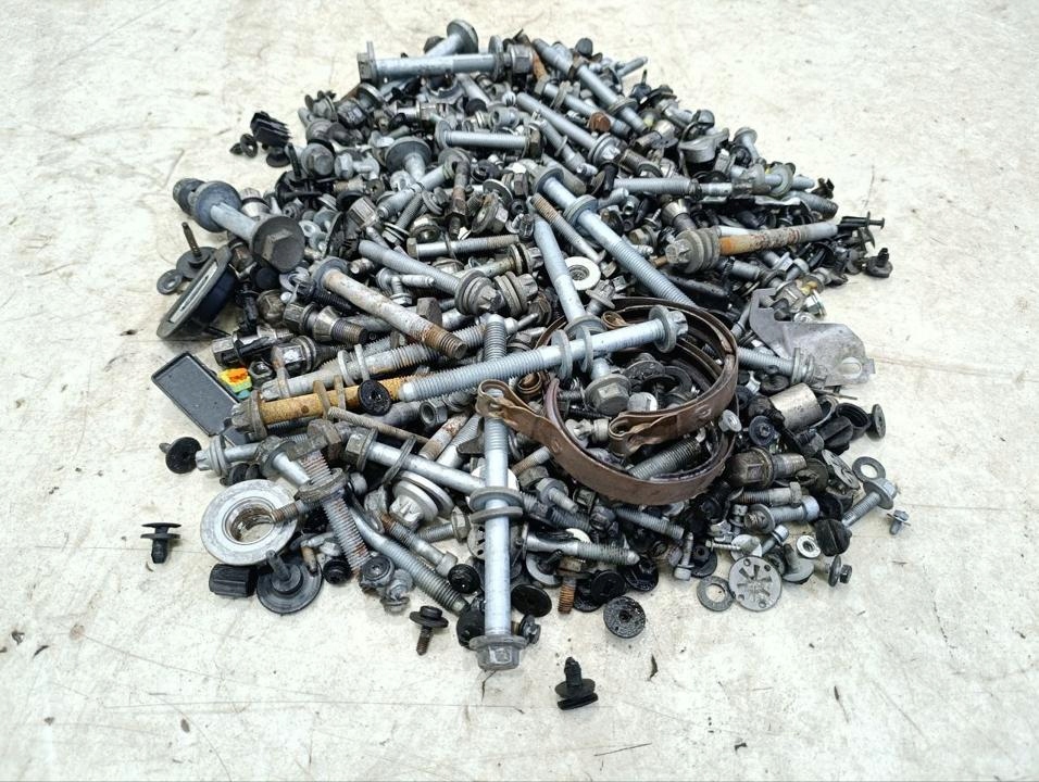 Болт maserati levante 2017 набір в Україні