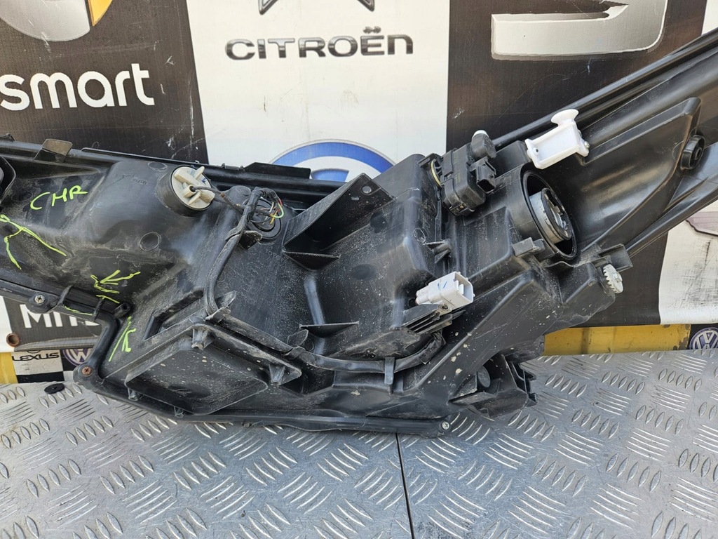 фото №8, Toyota chr лампа правая перед led 81110-f4031-00