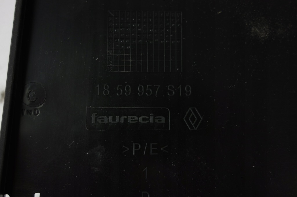 Комплект заглушек бампера renault clio iii 3 szt. Оригинал