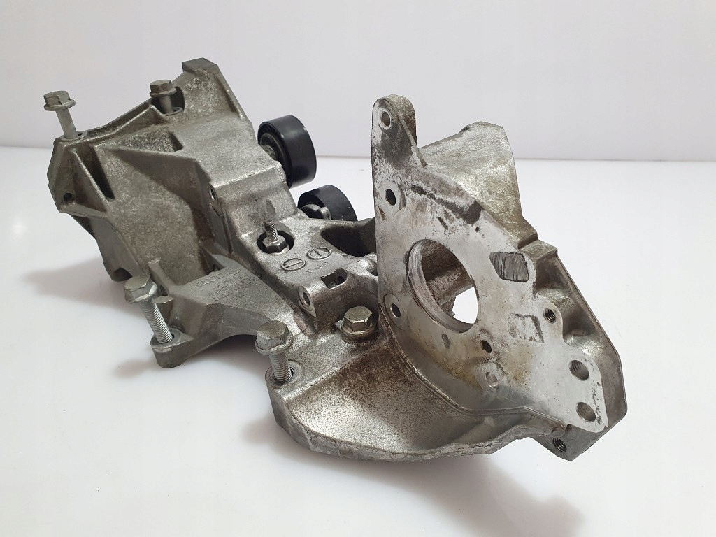 Audi a6 c7 a4 b8 2.0tdi кронштейн кронштейн держатель генератора 03l903143r +болты с Разборки