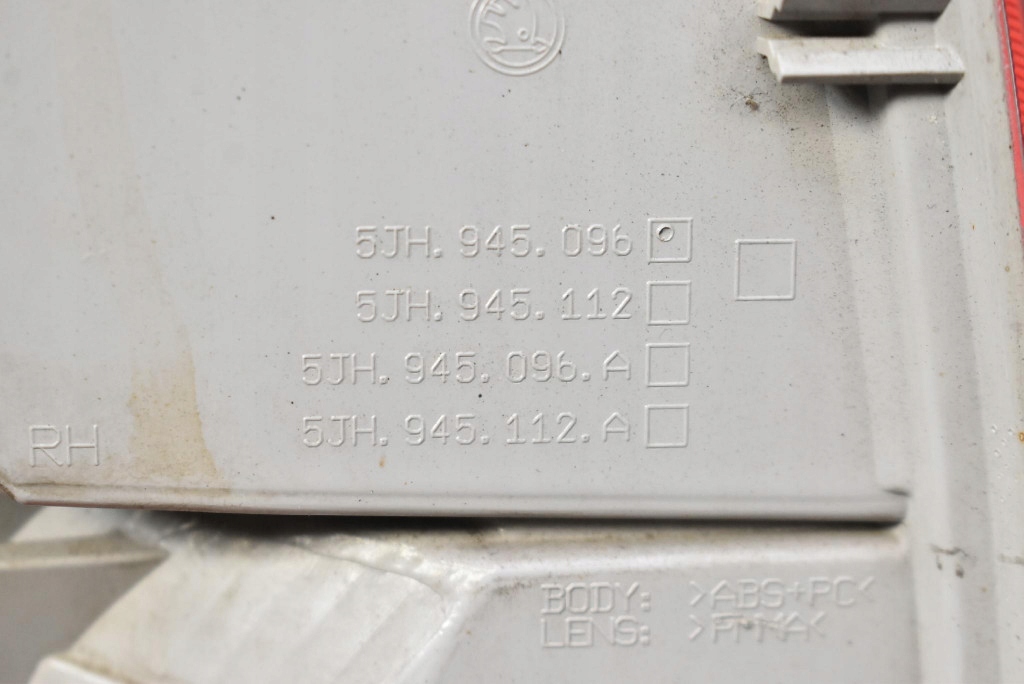 фото №9, Лампа права задня задня 5jh945096 skoda rapid 5d hb 12-17
