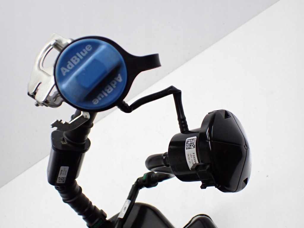 Бак adblue насос заливная горловина a2054705701 mercedes c-klasa w205 2.2 cdi 15r Оригинал